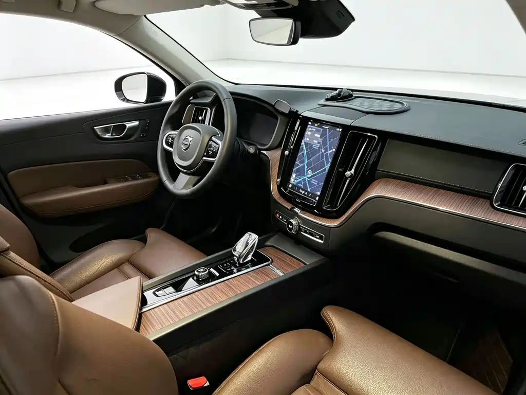 Volvo XC60 — фото 3