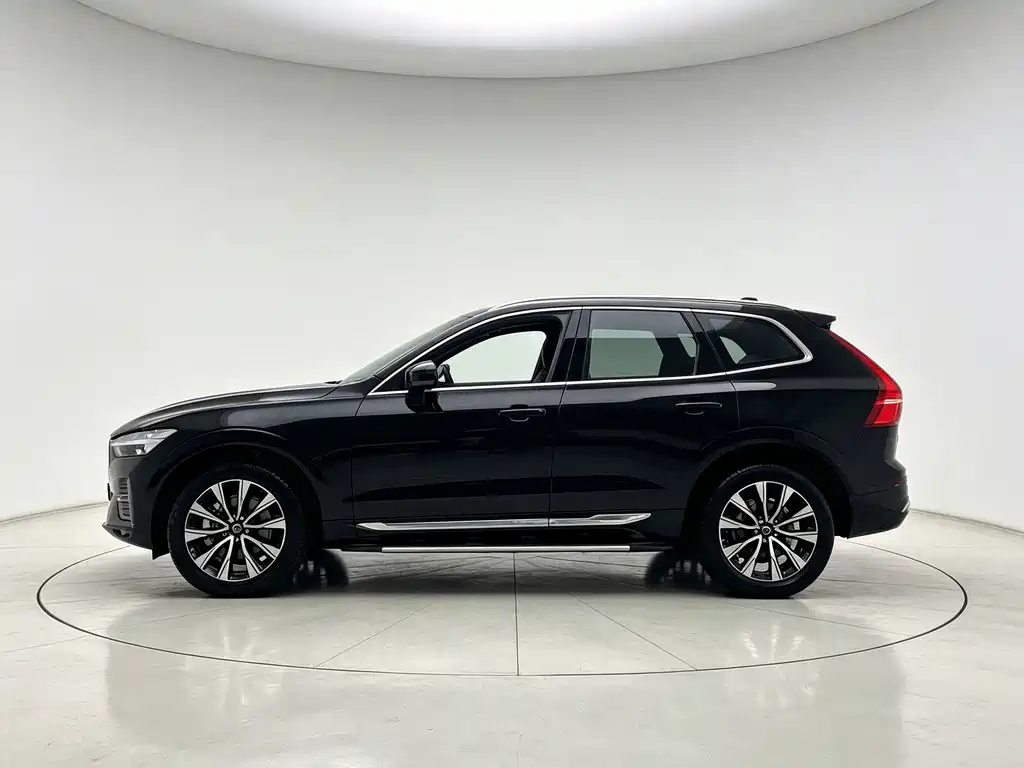 Volvo XC60 — фото 8