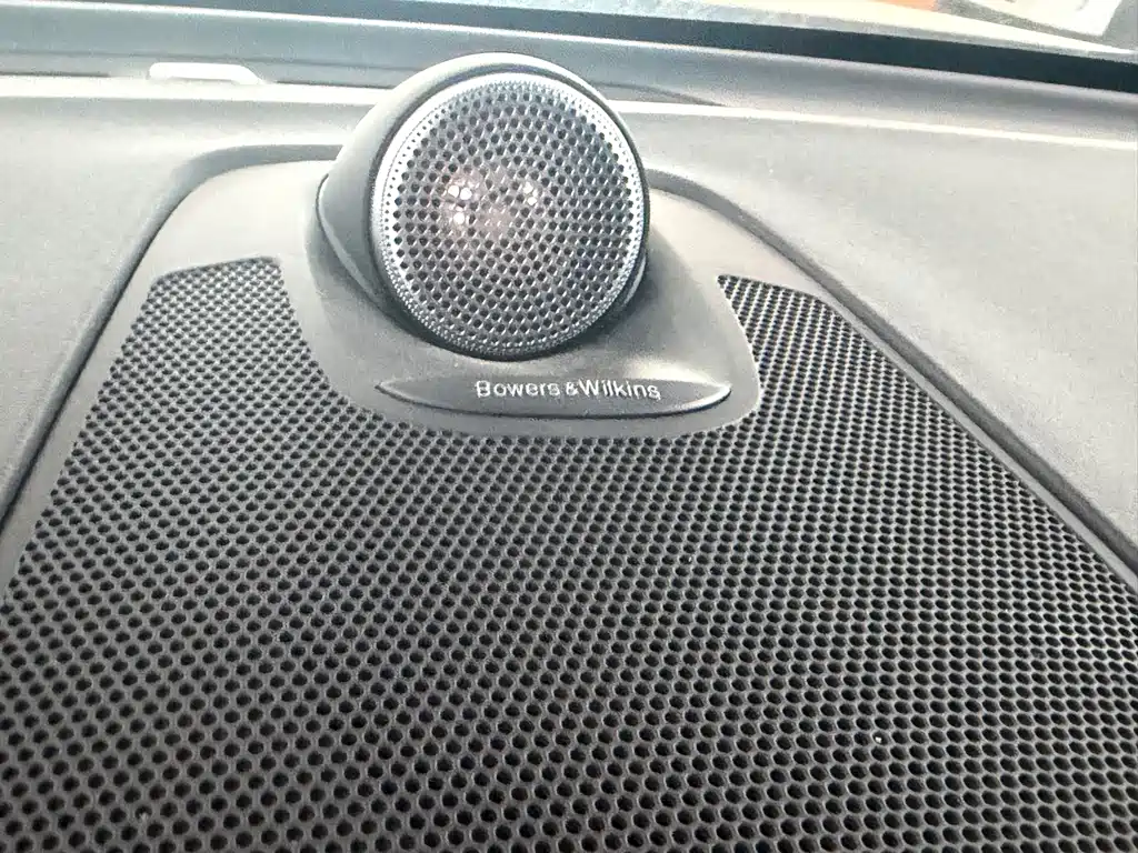 Volvo XC60 — фото 11