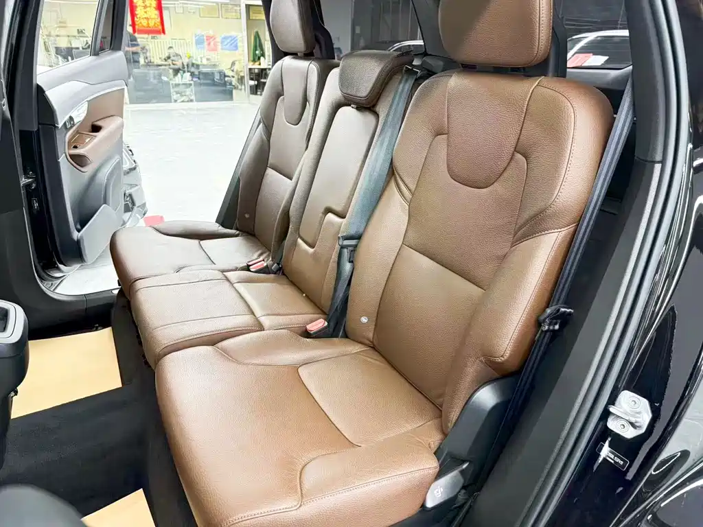 Volvo XC90 — фото 13