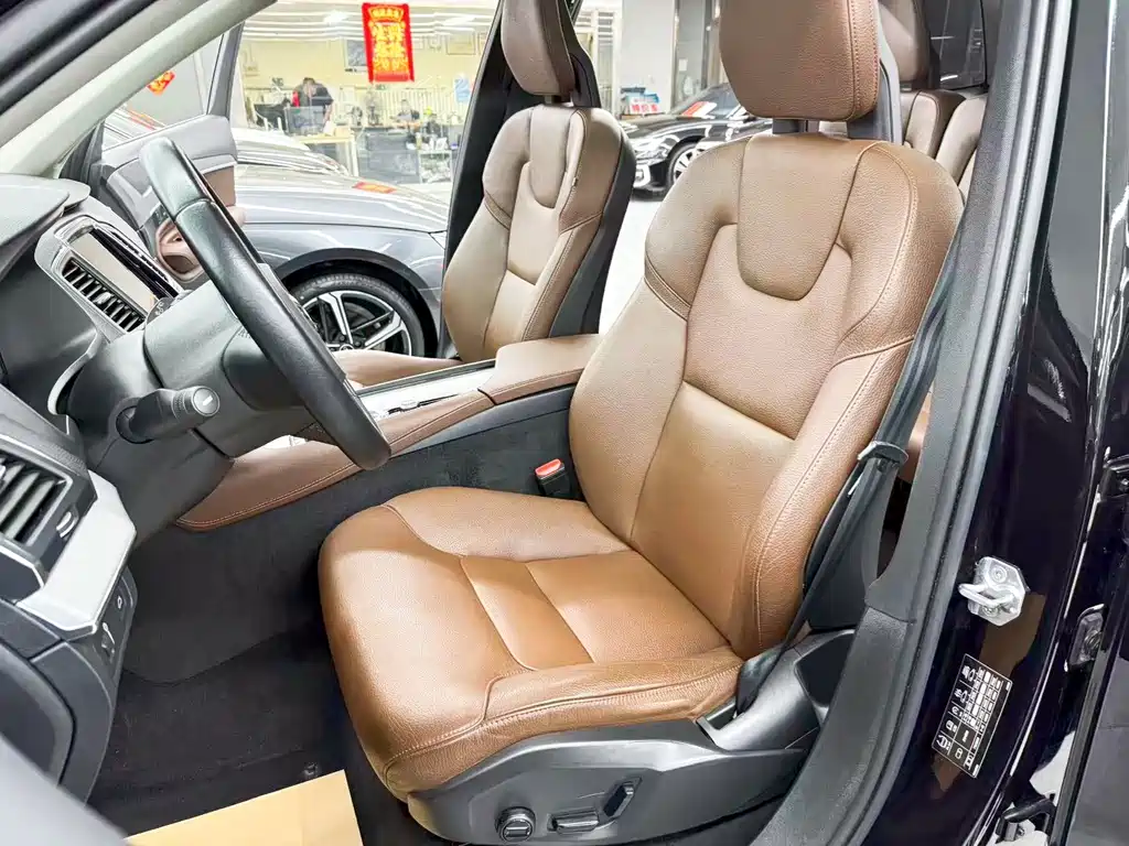 Volvo XC90 — фото 14