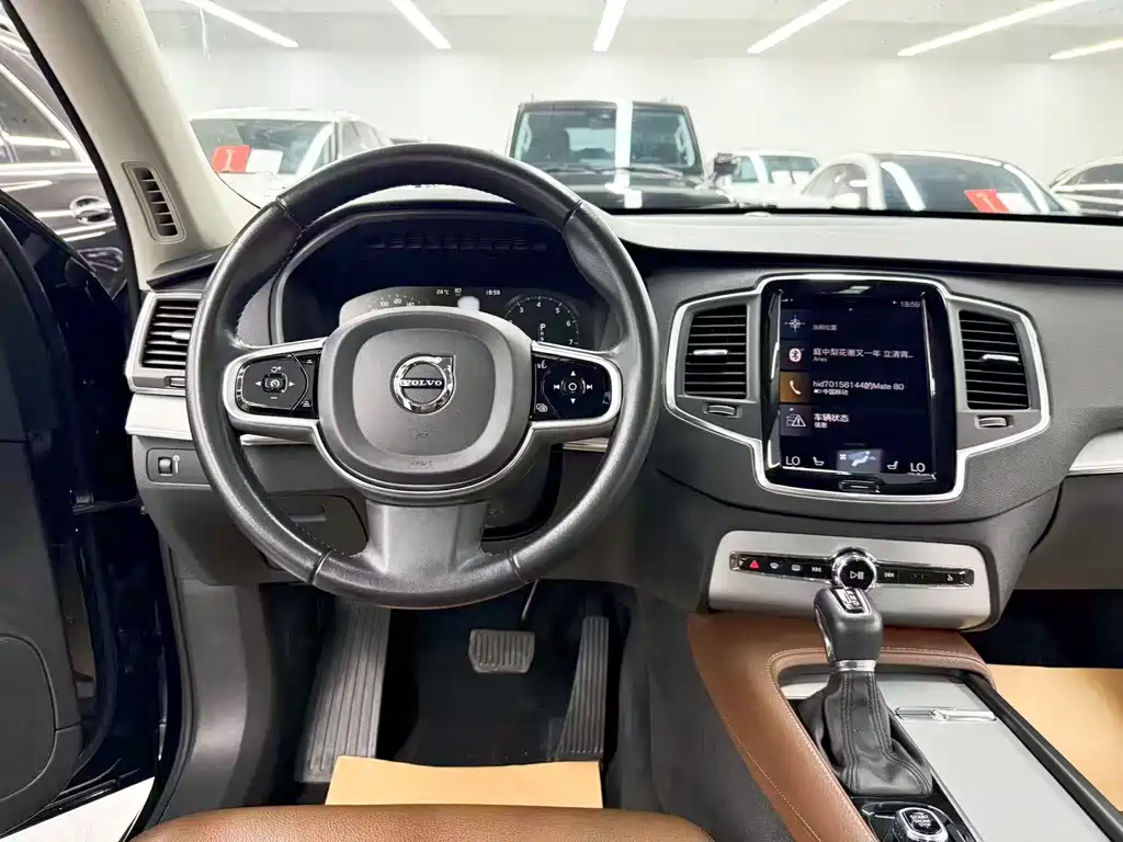 Volvo XC90 — фото 15