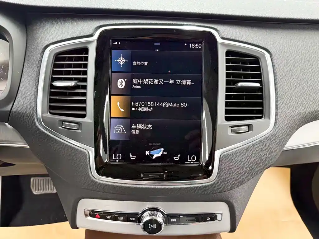 Volvo XC90 — фото 17