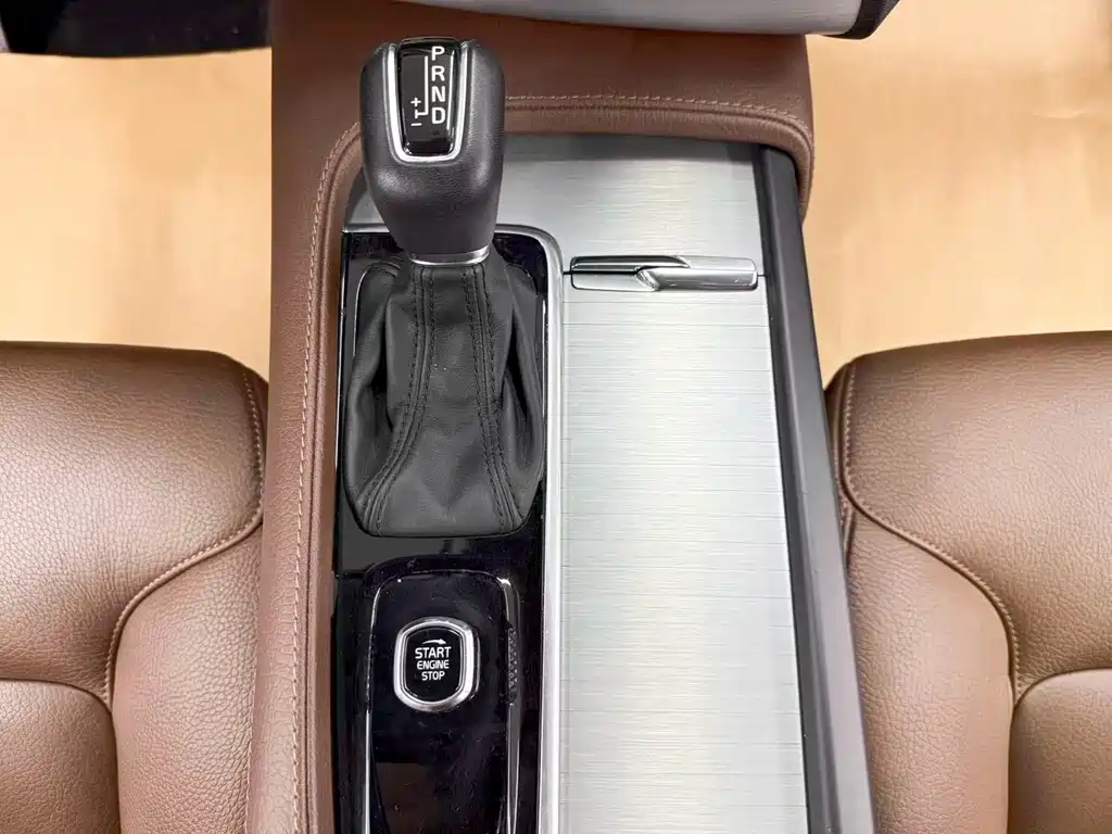 Volvo XC90 — фото 18