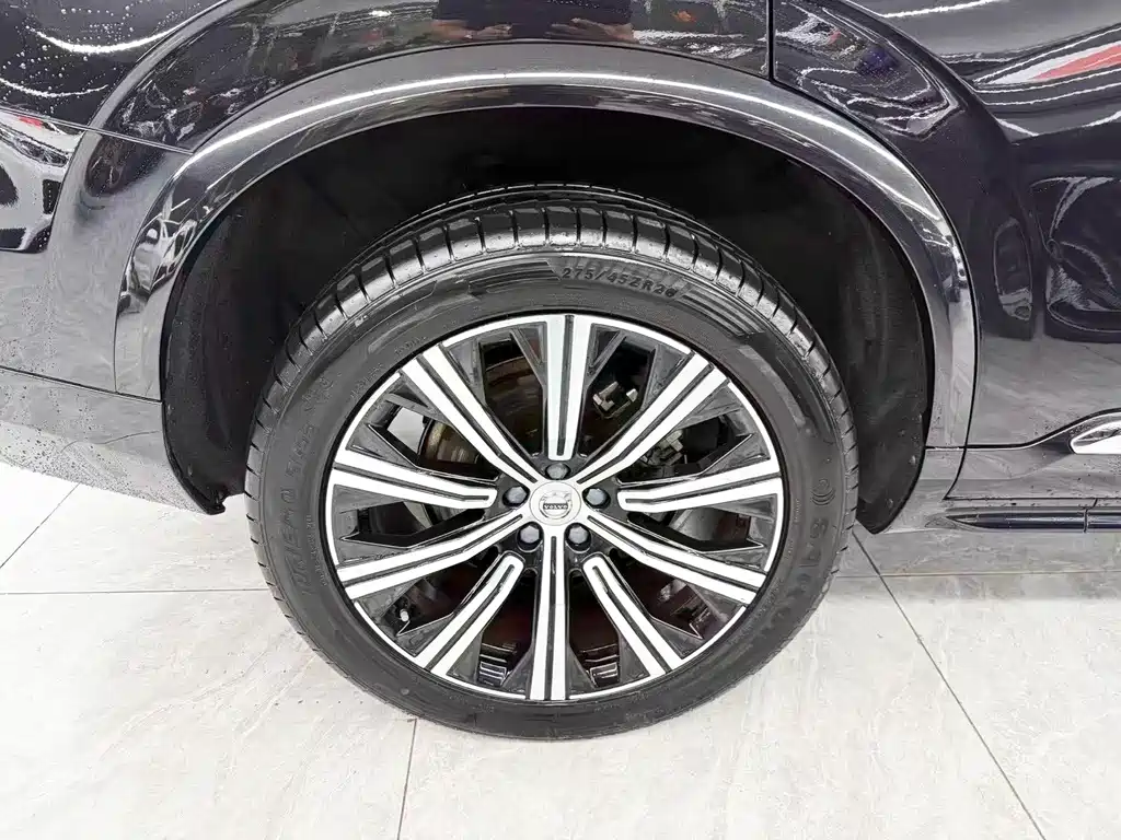 Volvo XC90 — фото 22
