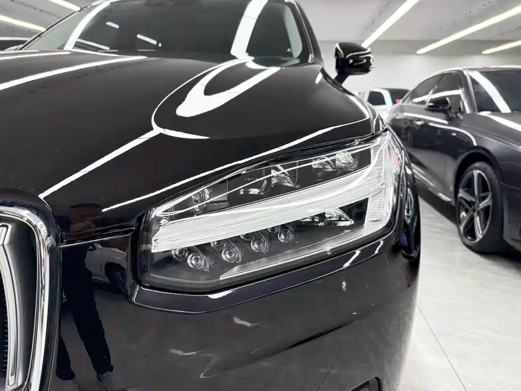 Volvo XC90 — фото 25
