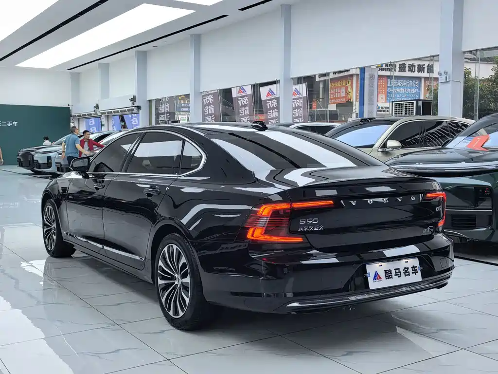 Volvo S90 — фото 13