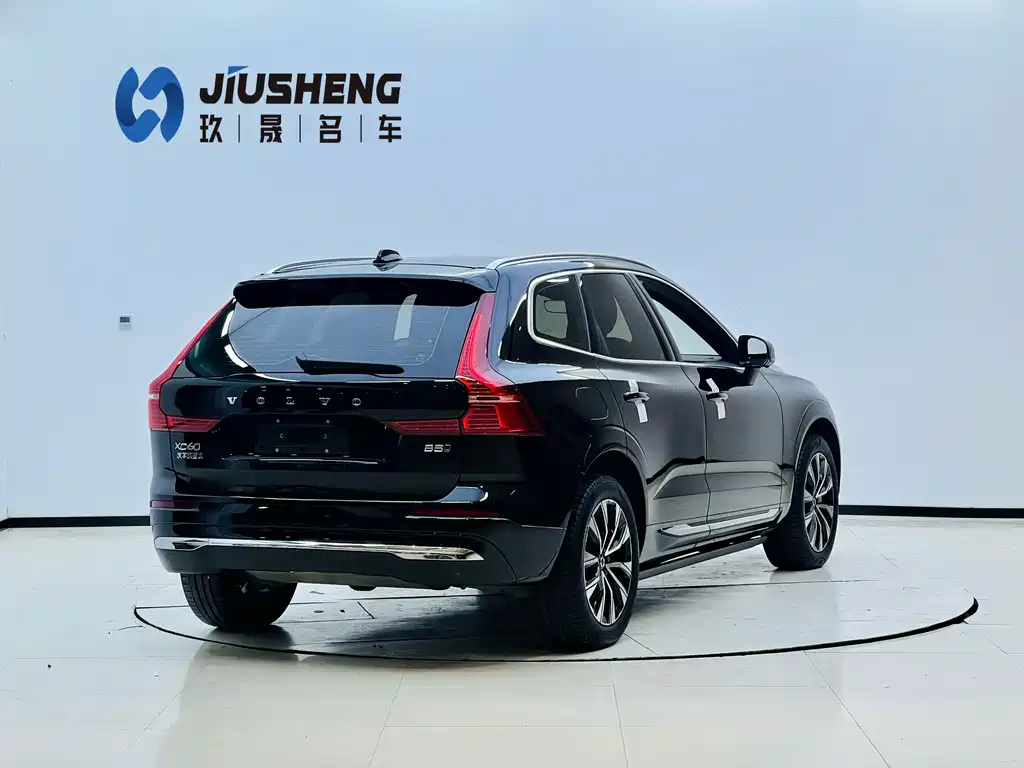 Volvo XC60 — фото 4
