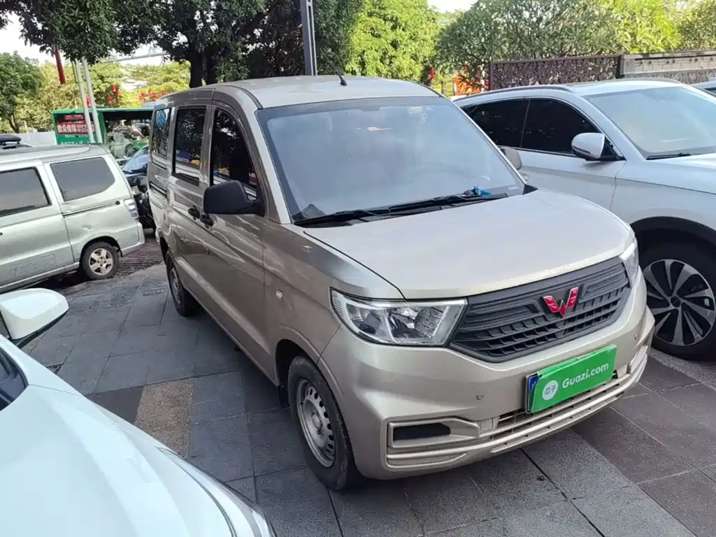 Wuling Hongguang V — фото 4