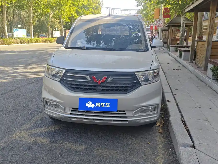 Wuling Hongguang V — фото 2
