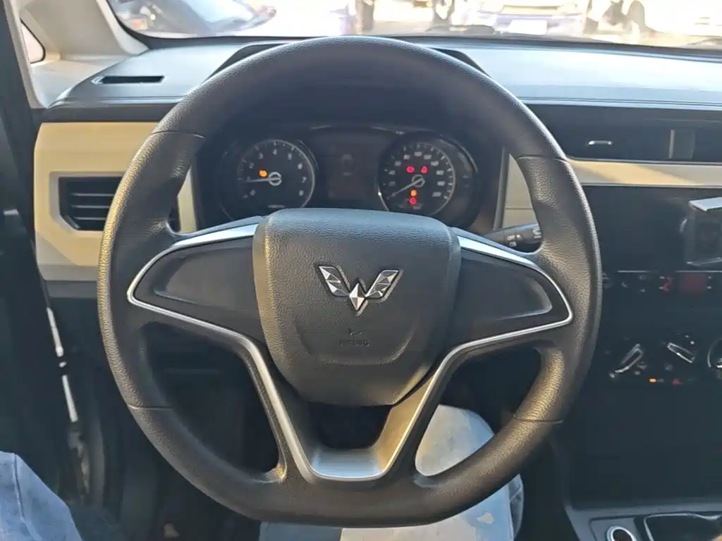 Wuling Hongguang PLUS — фото 11