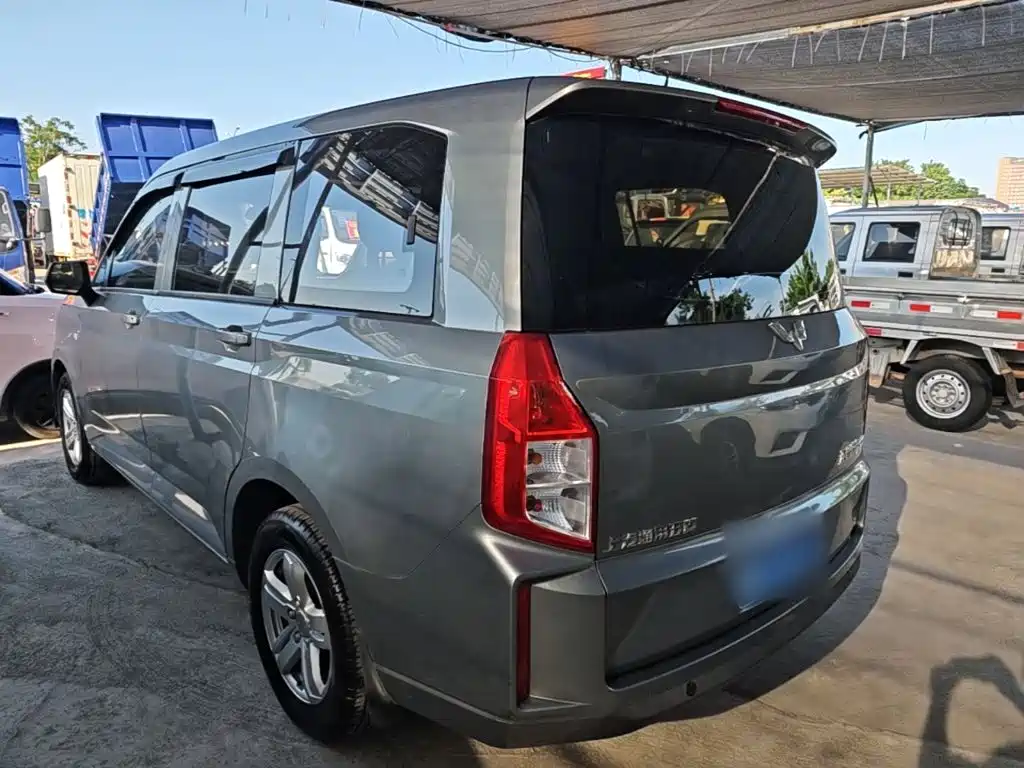 Wuling Hongguang PLUS — фото 5