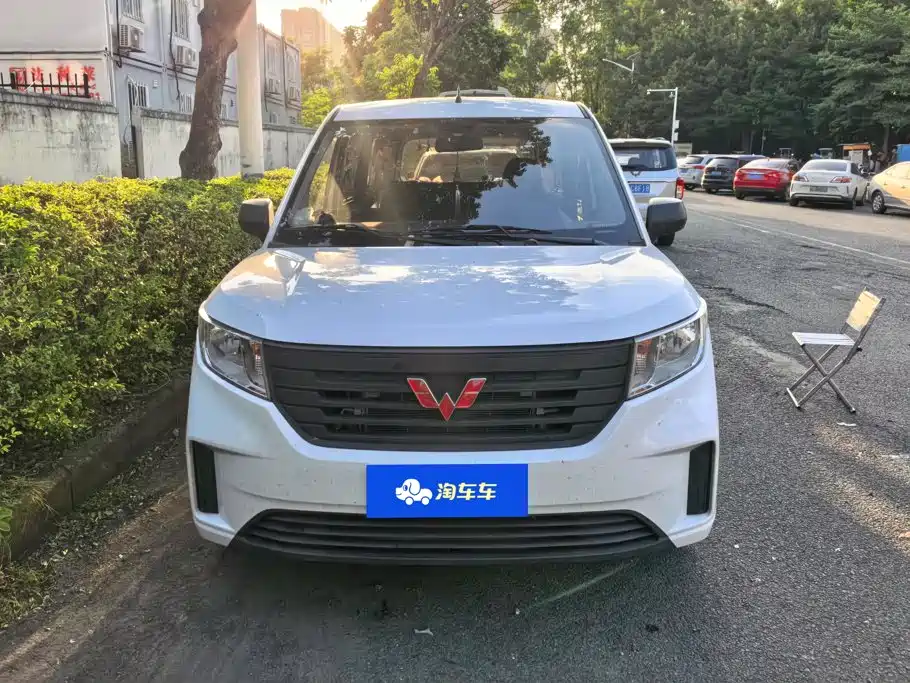 Wuling Hongguang PLUS — фото 2