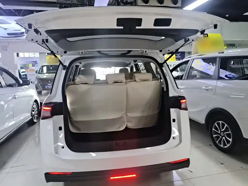 Wuling Jiachen — фото 19