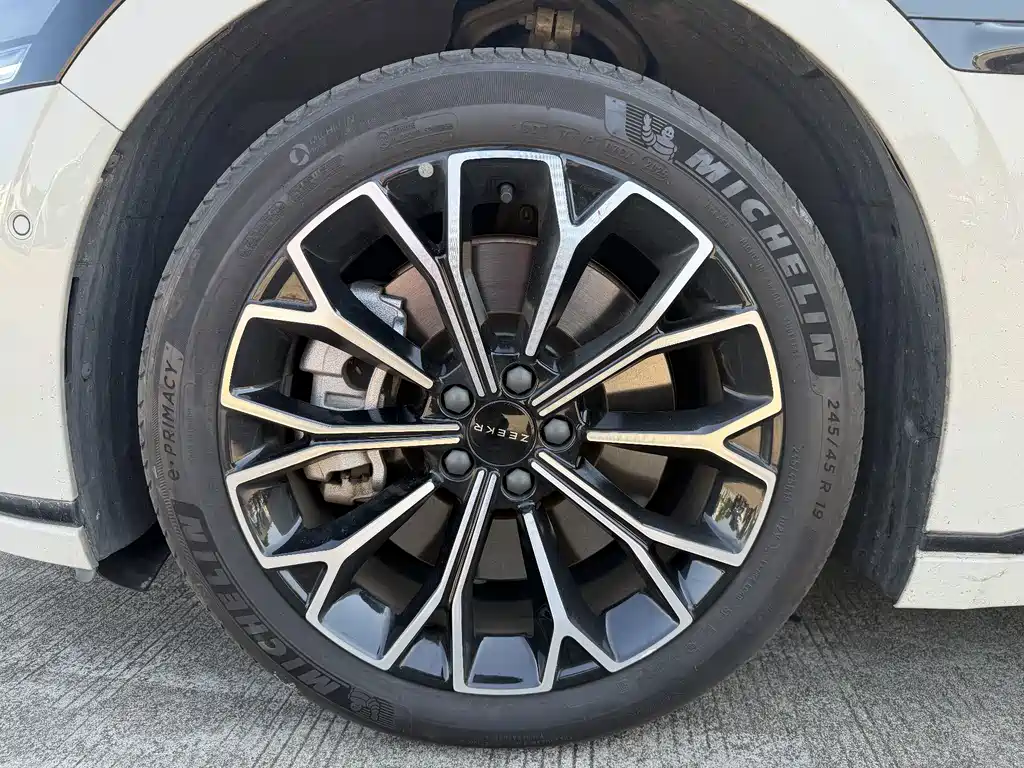 Zeekr 007GT — фото 17