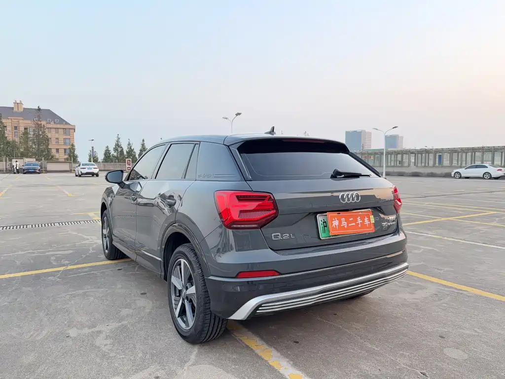 Audi Q2L e-tron — фото 4