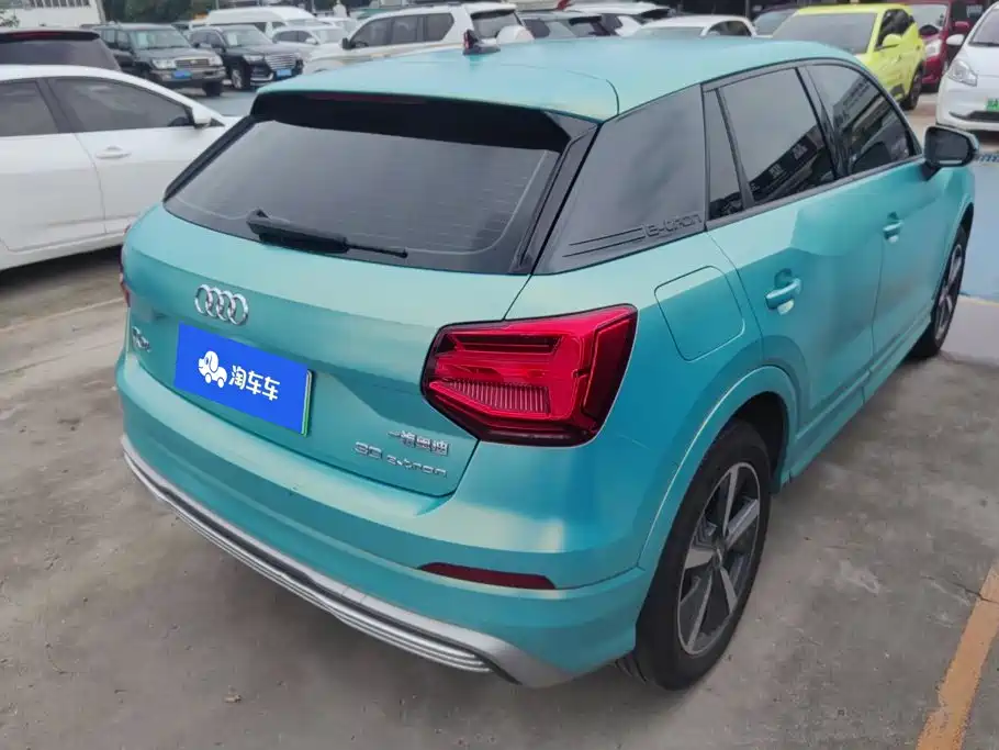 Audi Q2L e-tron — фото 3