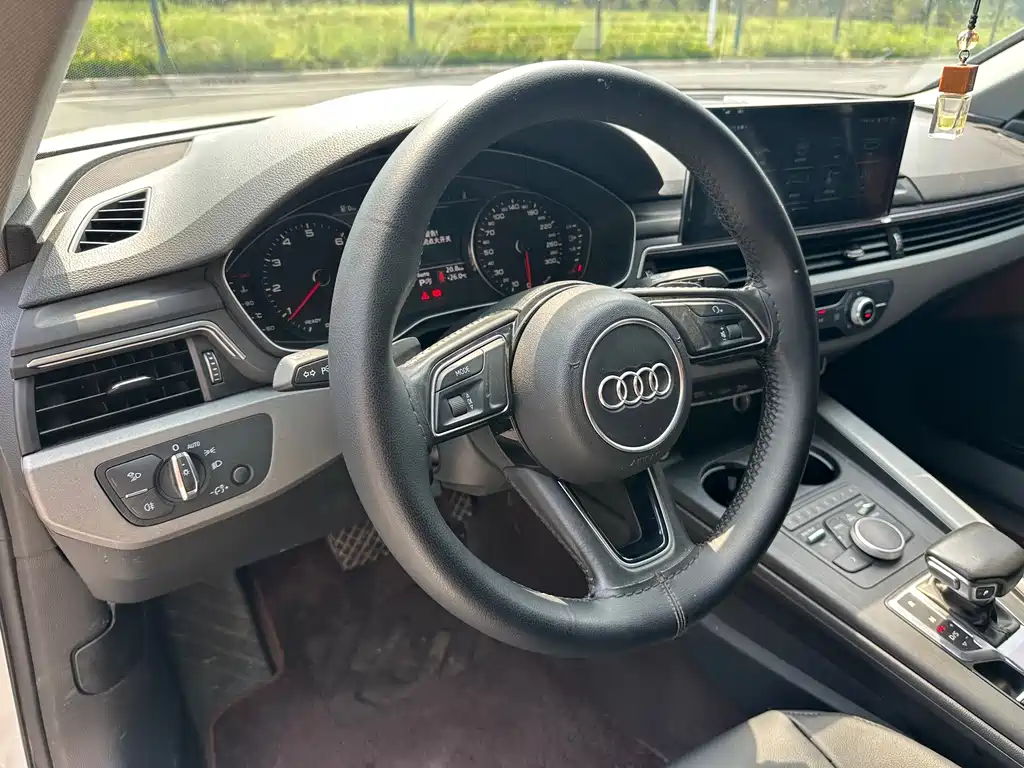 Audi A4L — фото 13
