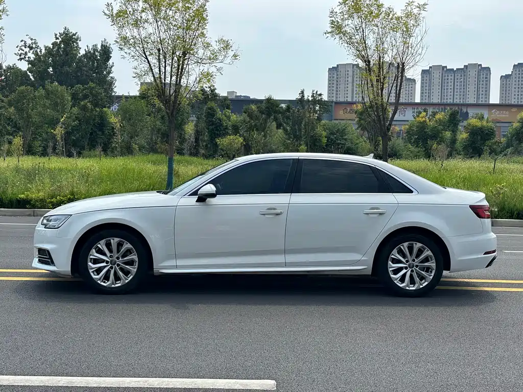 Audi A4L — фото 4