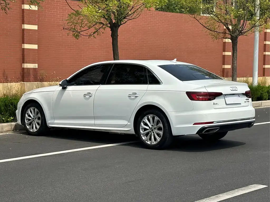 Audi A4L — фото 7
