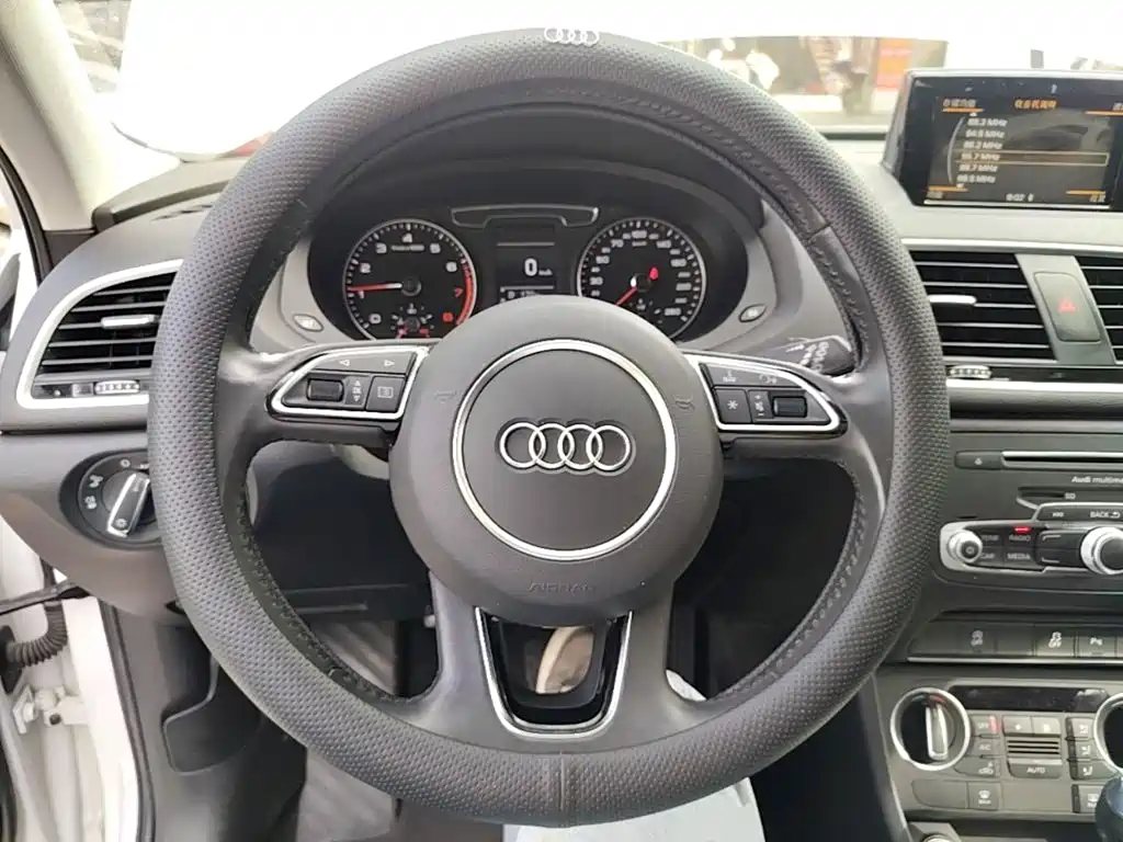 Audi Q3 — фото 11