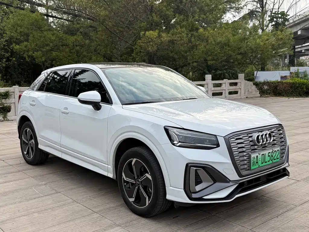 Audi Q2L e-tron — фото 3