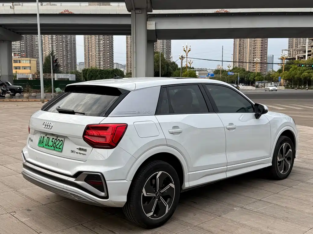 Audi Q2L e-tron — фото 4