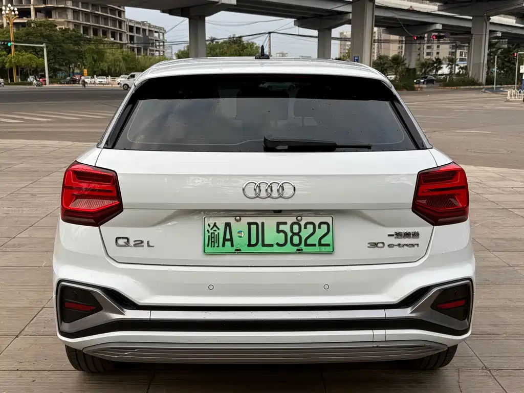 Audi Q2L e-tron — фото 5