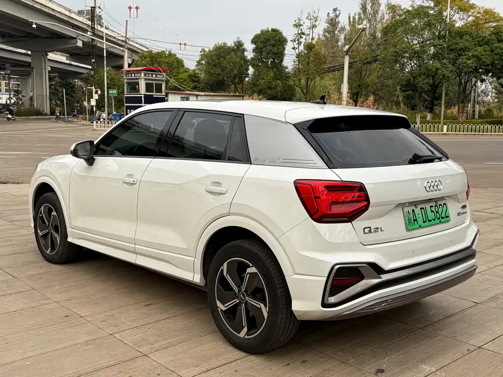 Audi Q2L e-tron — фото 6