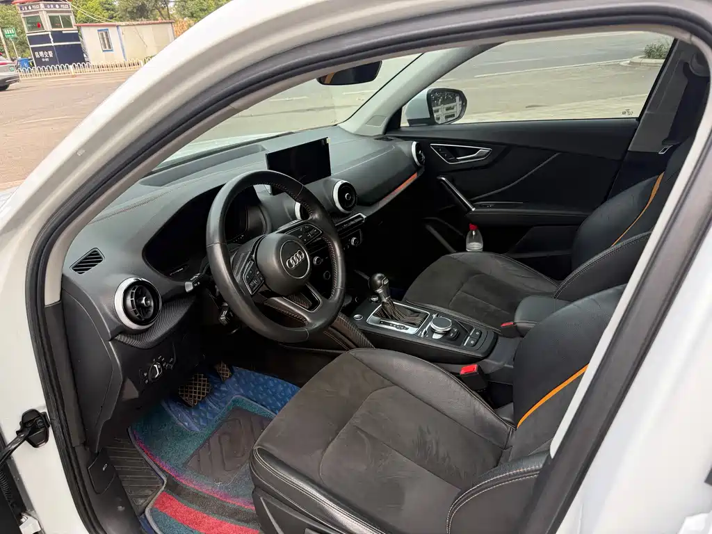 Audi Q2L e-tron — фото 10