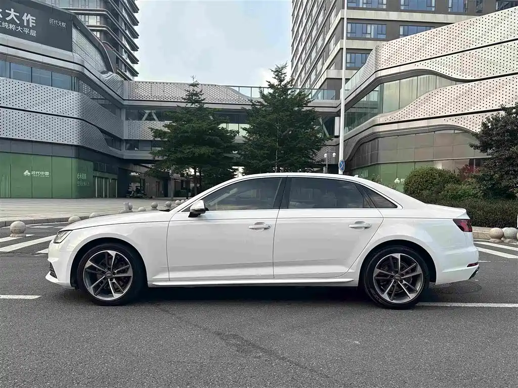Audi A4L — фото 10