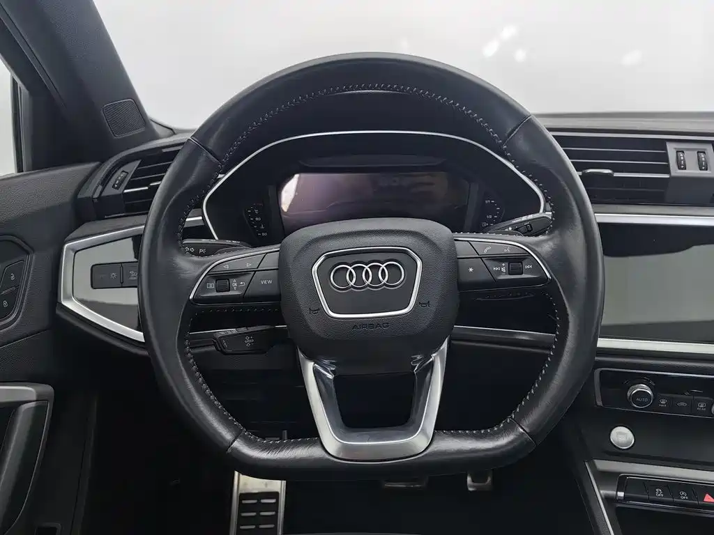 Audi Q3 — фото 11