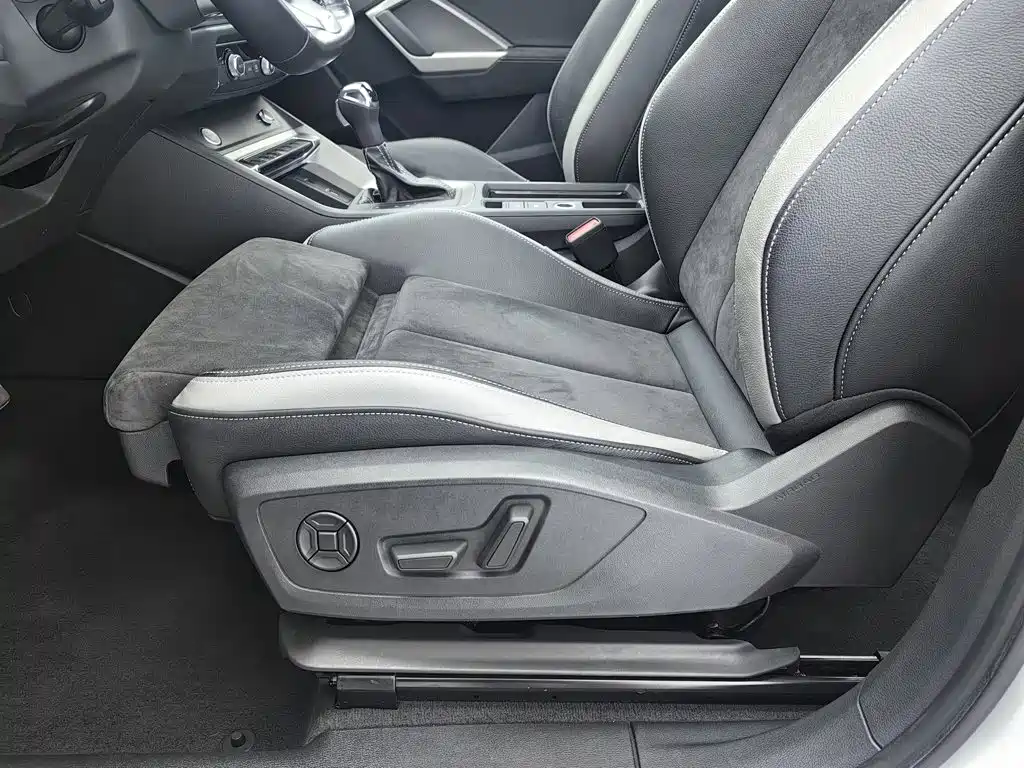Audi Q3 — фото 20