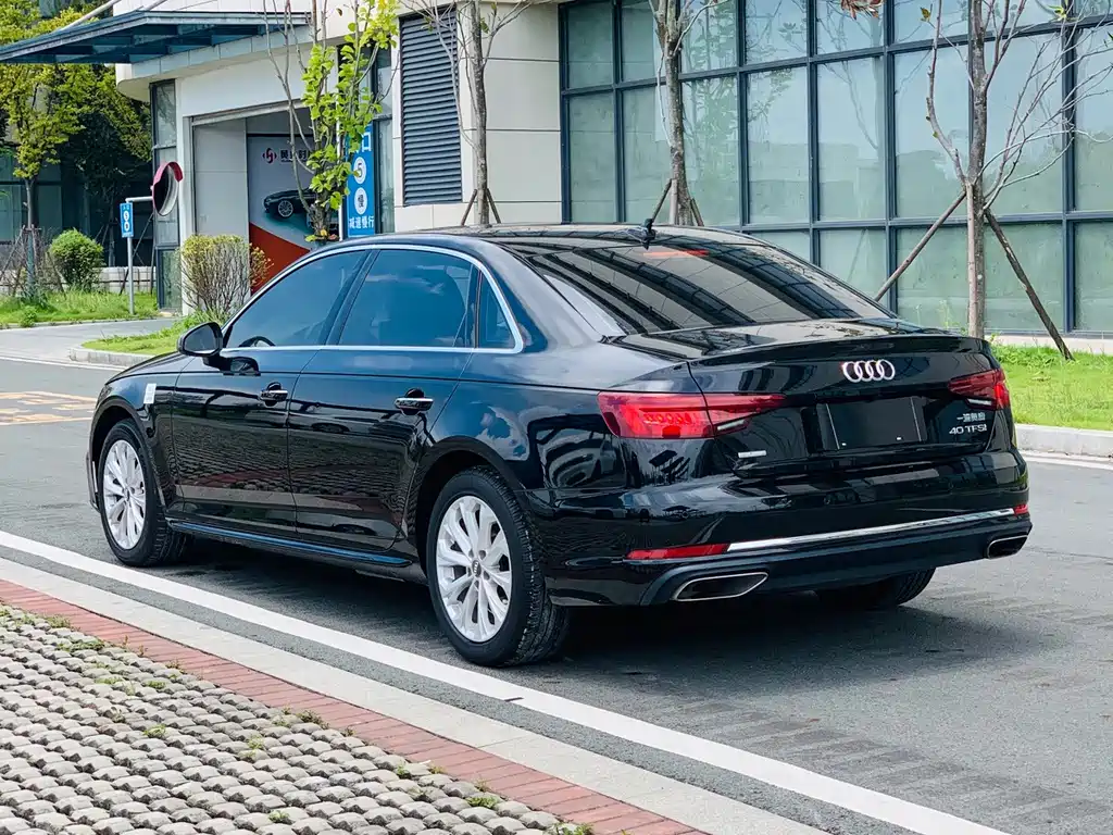 Audi A4L — фото 4