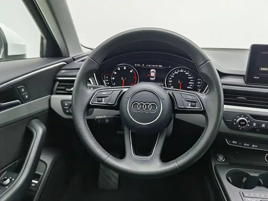 Audi A4L — фото 11