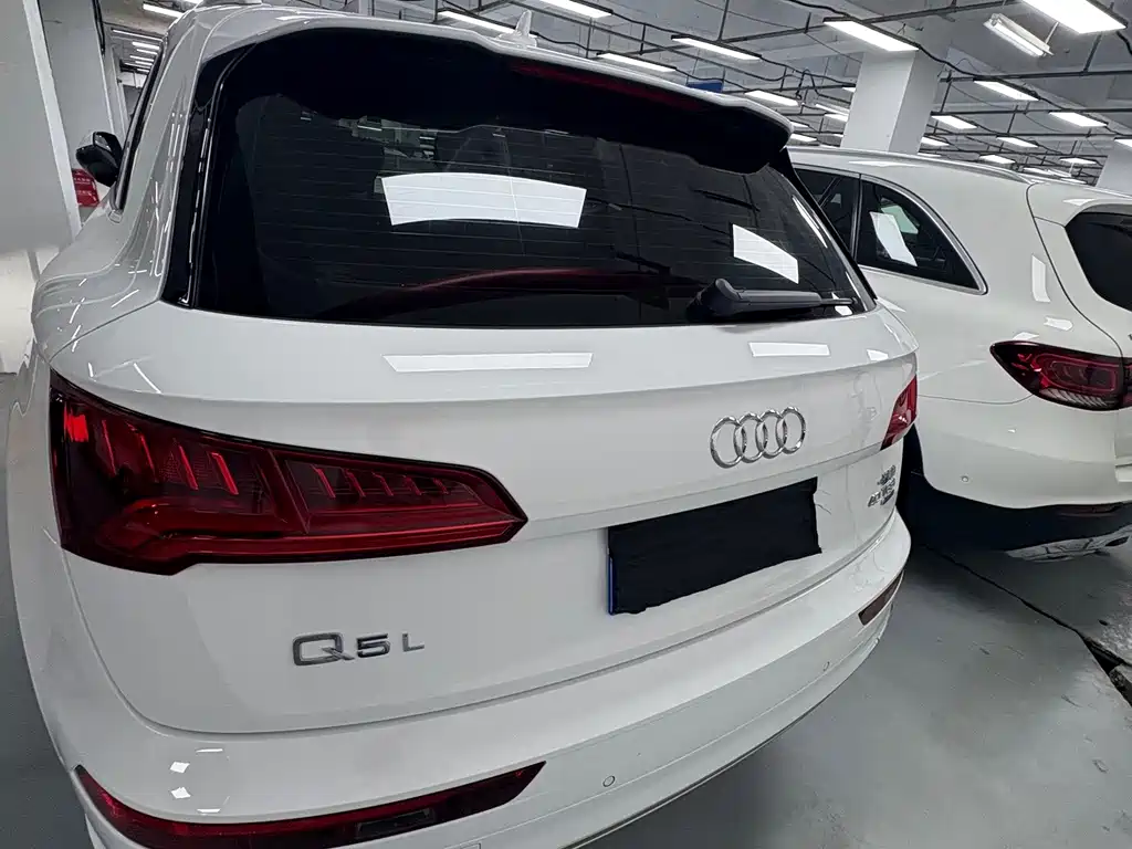 Audi Q5L — фото 16