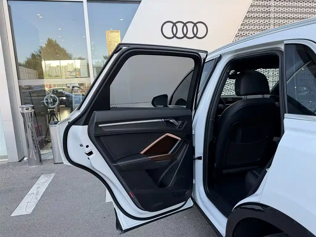 Audi Q3 — фото 16