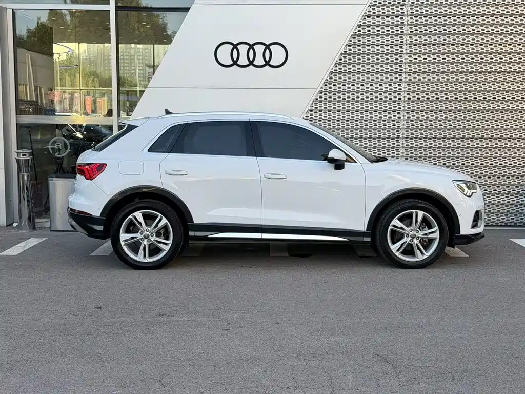 Audi Q3 — фото 18