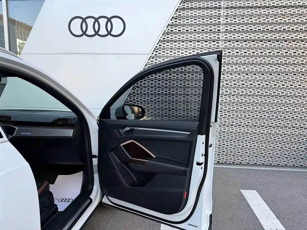 Audi Q3 — фото 21