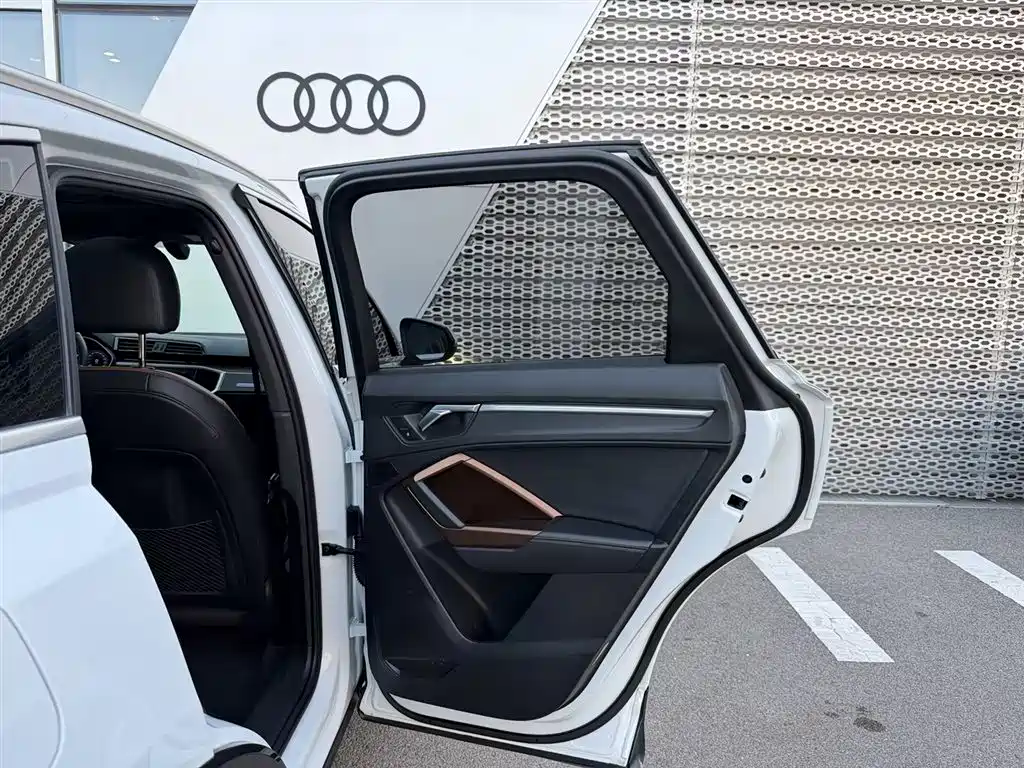 Audi Q3 — фото 22