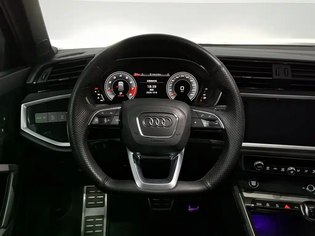 Audi Q3 — фото 11