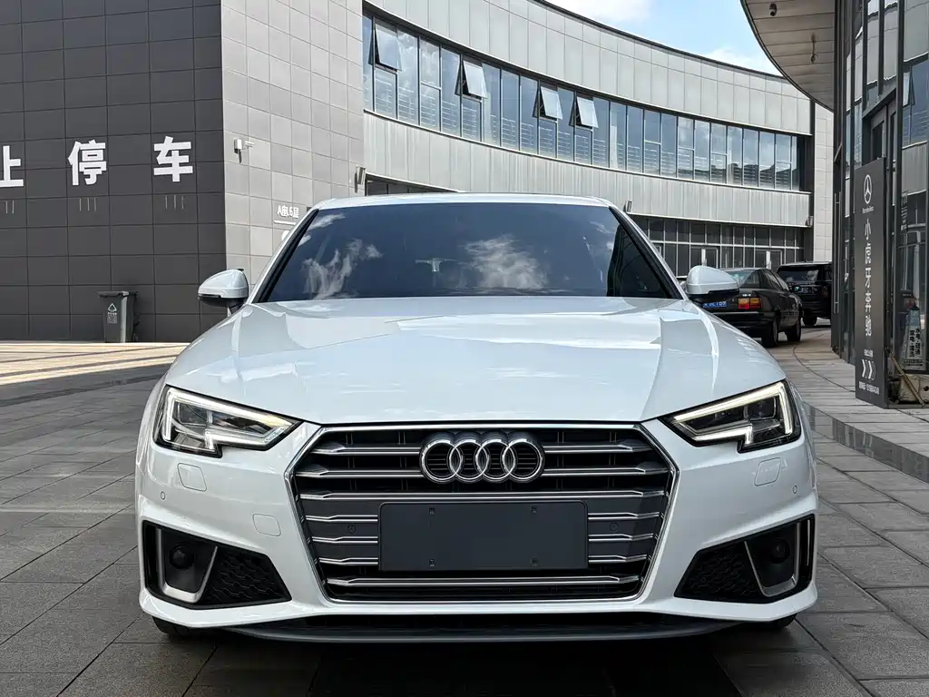 Audi A4L — фото 2