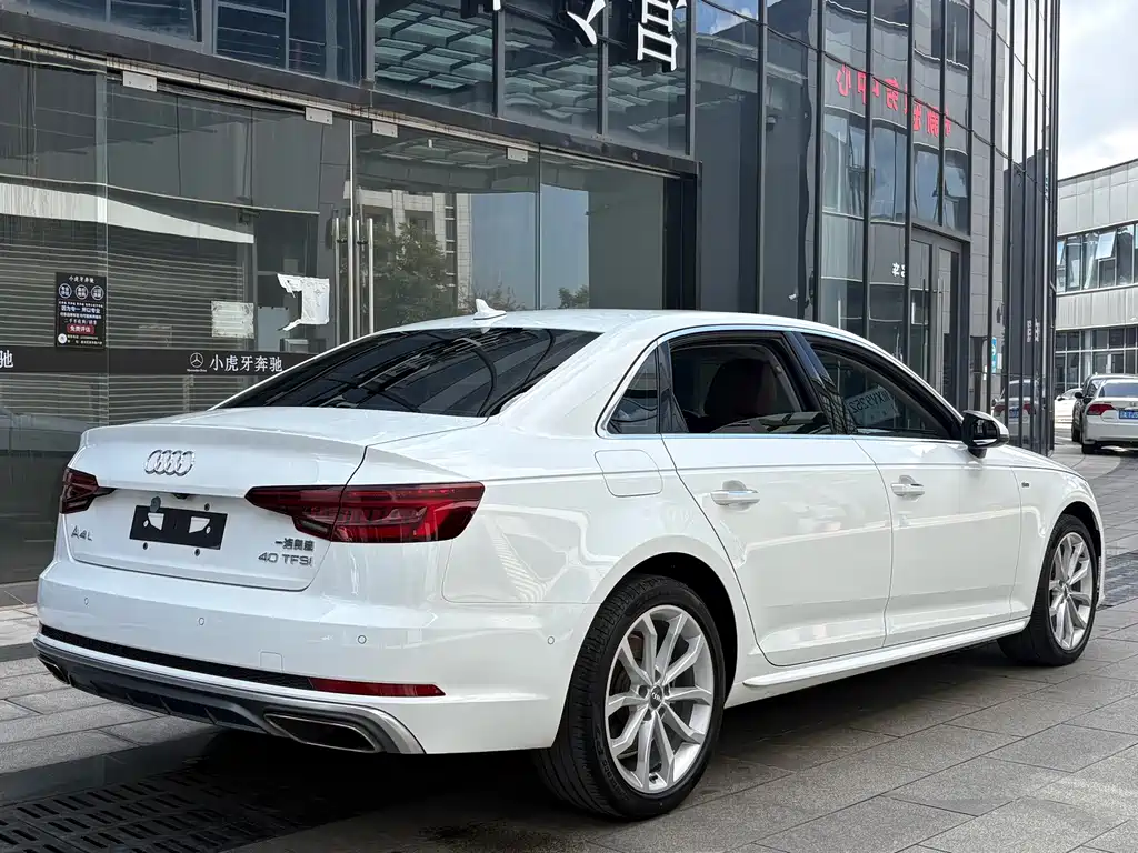 Audi A4L — фото 8