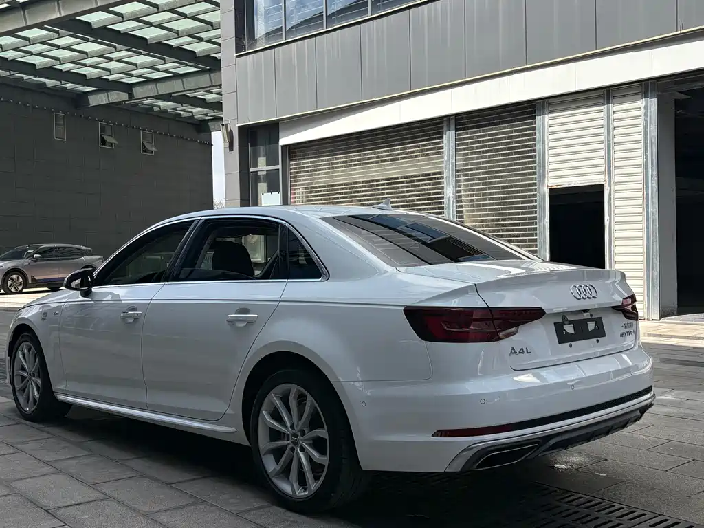 Audi A4L — фото 10
