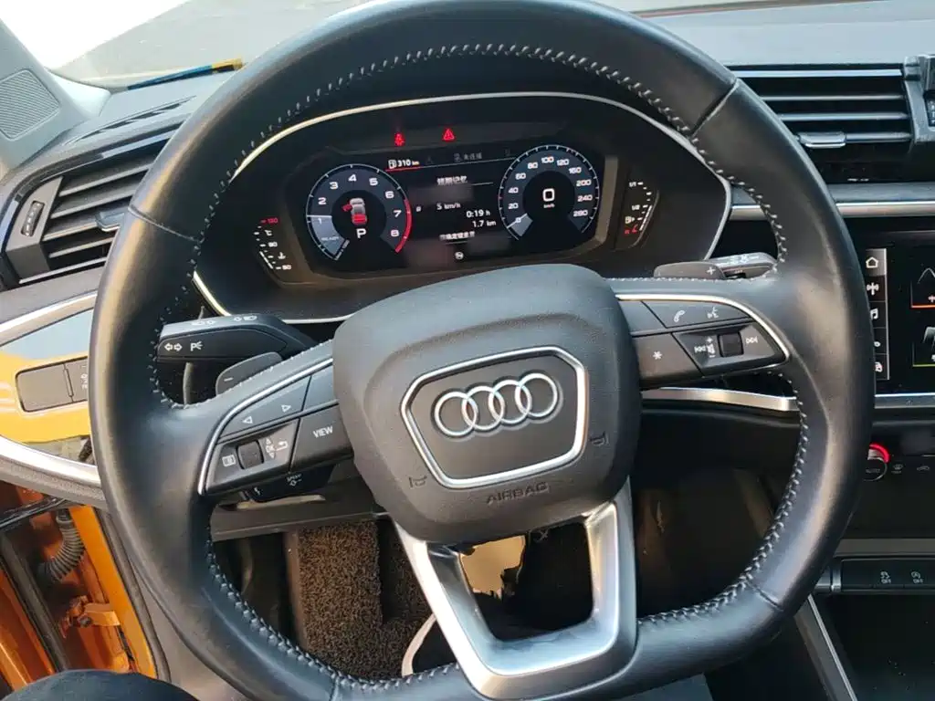 Audi Q3 — фото 11