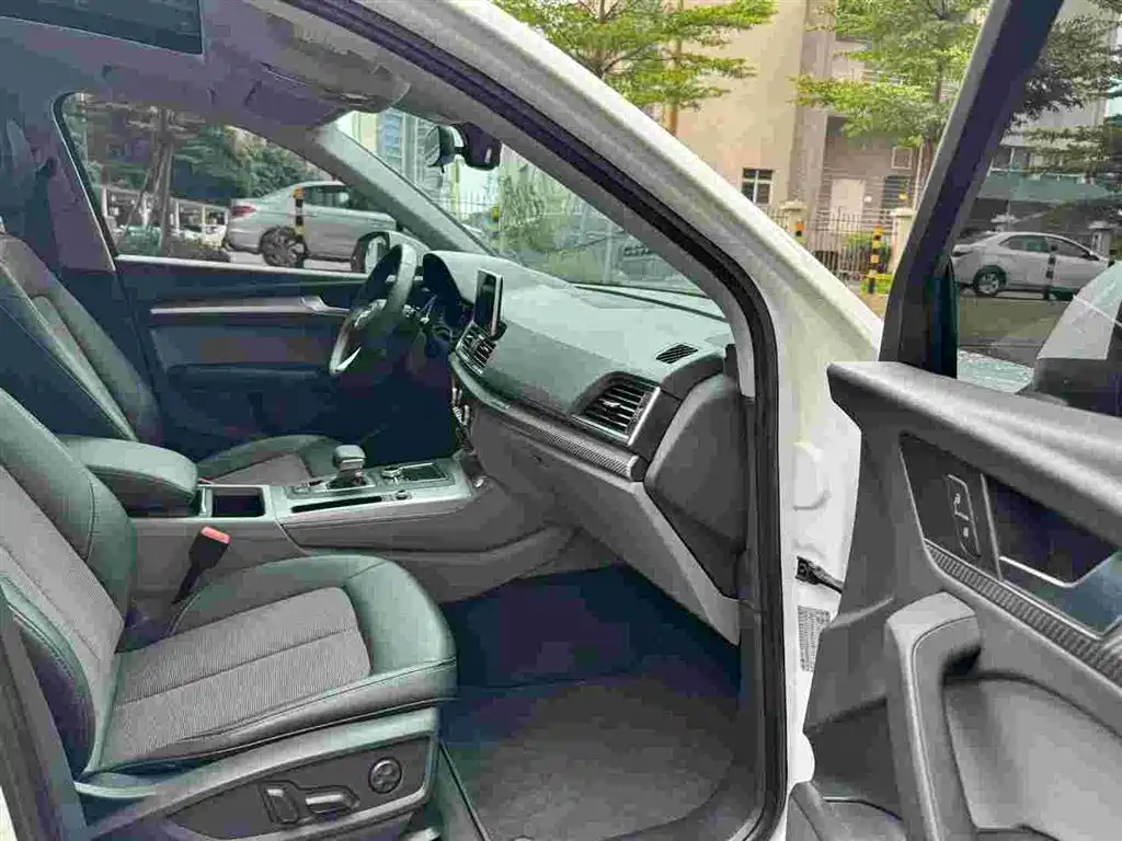 Audi Q5L — фото 8