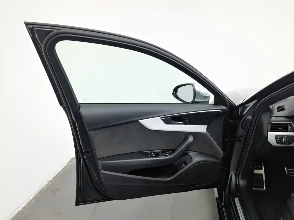 Audi A4 (Import) — фото 8