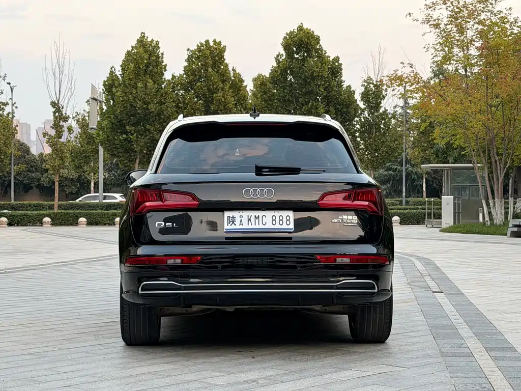 Audi Q5L — фото 5