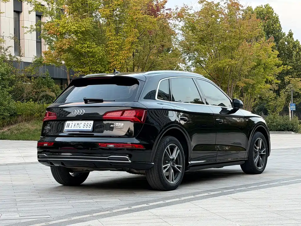 Audi Q5L — фото 6