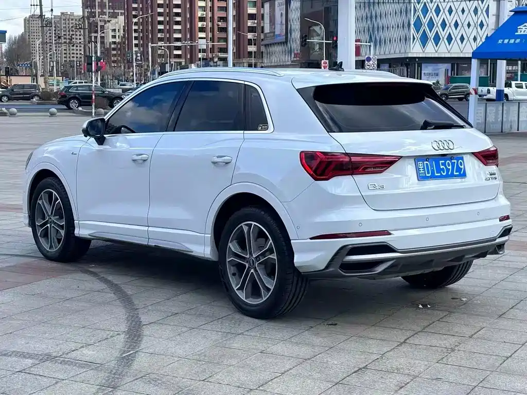 Audi Q3 — фото 9